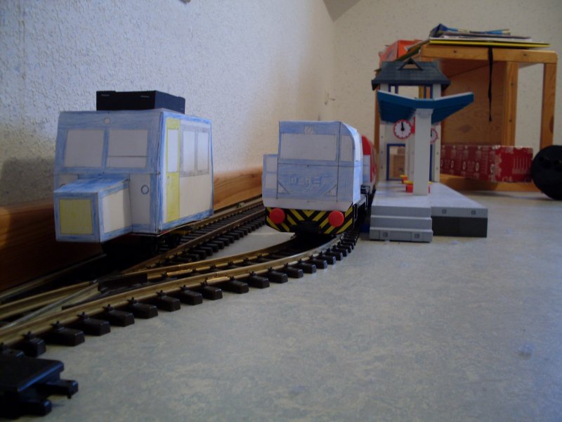 Mein Nachbau des Schweineschn�uzchens in NOB-Lack hat es sich neben