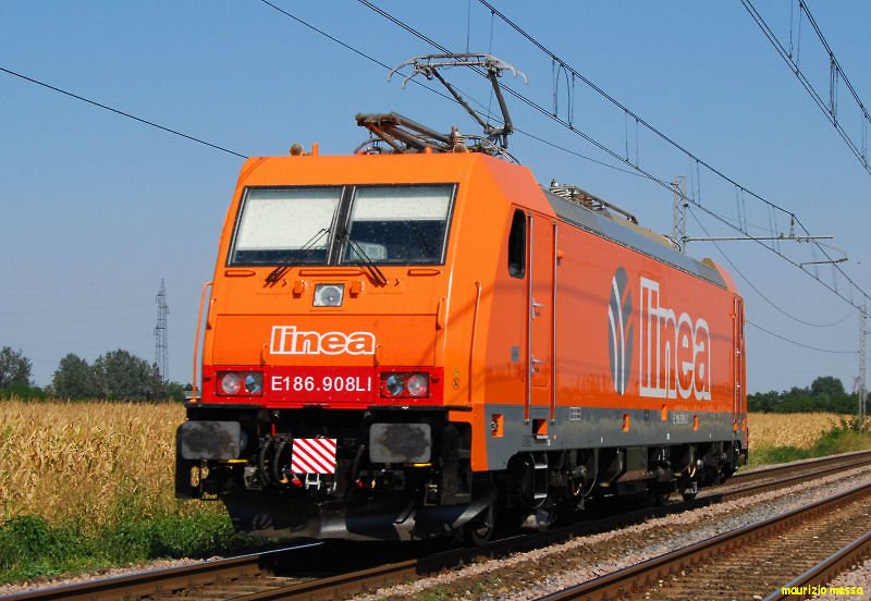 Linea E186.908LI running near Arena Po on the 27th of