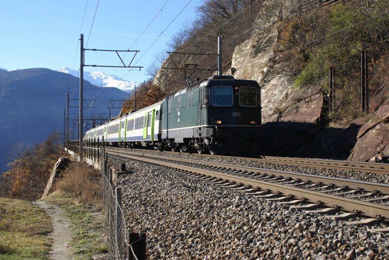 Re 420 505-5 f�hrt mit dem RE 3265 am 15.11.08