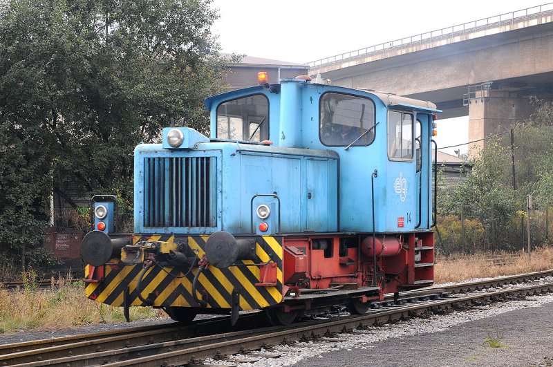 Lok 14 von ELG (Gmeinder/5369/1965/V 12-16)rangiert im Hafen von Duisburg Ruhrort. 24.09.2008