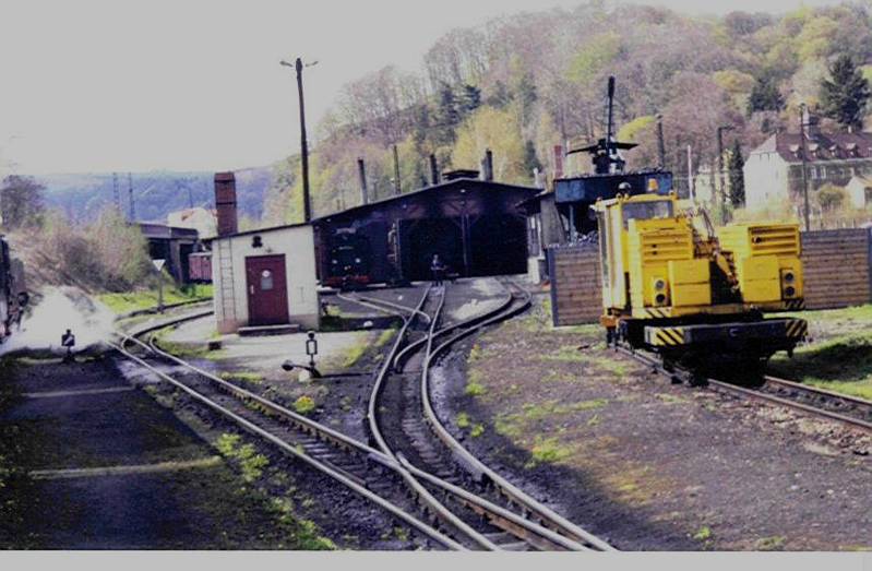 Lokschuppen der Schmalspurbahn Freital Hainsberg-Kipsdorf, aufgenommen am 25.08.2001