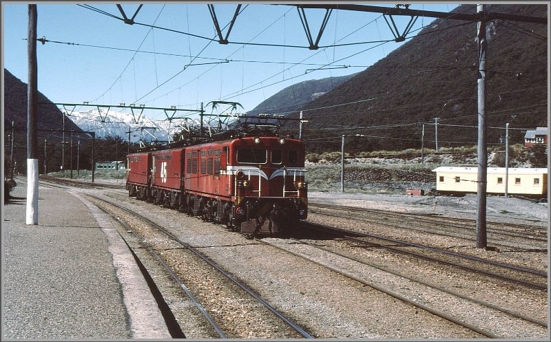 Lokwechsel in Arthurs Pass. (Archiv 11/85)