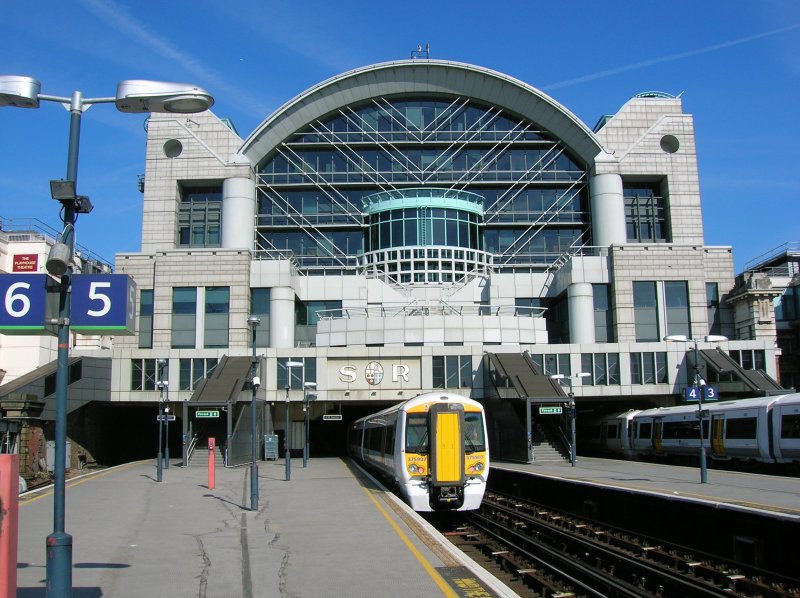 London: Bahnhof Charing Cross  