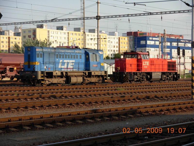Slowakisch-�sterreichisches LTE-Tandem am 2.5.2009 auf dem Bahnhof Bratislava-Petrzalka. 