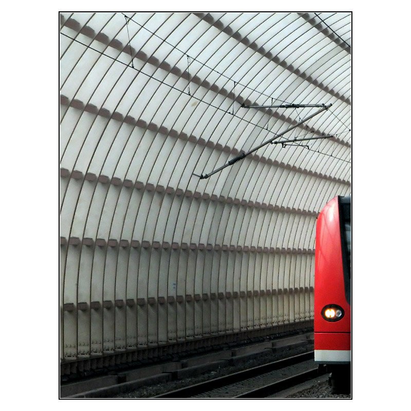 Viel Stahl und ein bischen Quietschie: am 07.03.2008 im Bahnhof