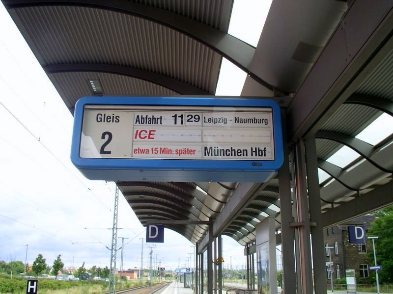 Anzeigetafel, hier mit einer unangenehmen Nachricht f�r Reisende. 