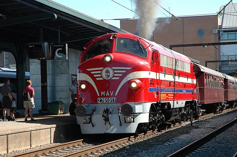 M 61 017 of Hungarian State Railways is leaving the