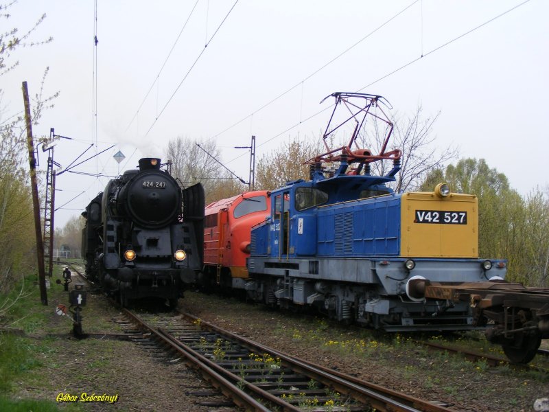 424 247, V42 527 and M61 006 at Budapest-Rákosrendező on