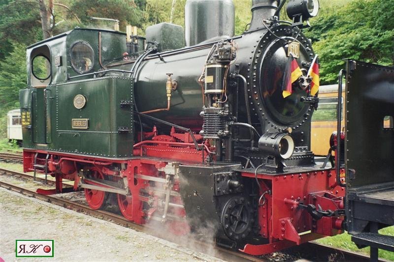 Schmalspurlok Bieberlies , M�rk.Museums-Eisenbahn(MME),ehem.Nr.60
der KB Gie�en-Heuchelheim-Bieber,Herst. Henschel/1923, Cn2t,K33.10,
30 km/h,ca.200 PS,