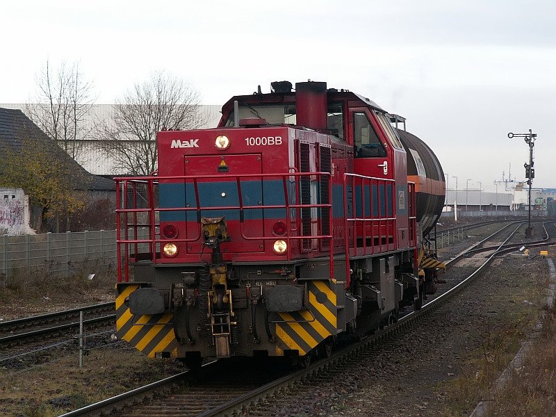 Diese Lokomotive f�hrt am Kempener Bahnhof vorbei. Kann mir hier