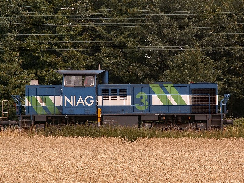 Diese Lokomotive der NIAG wartet in der N�he des Rheinberger