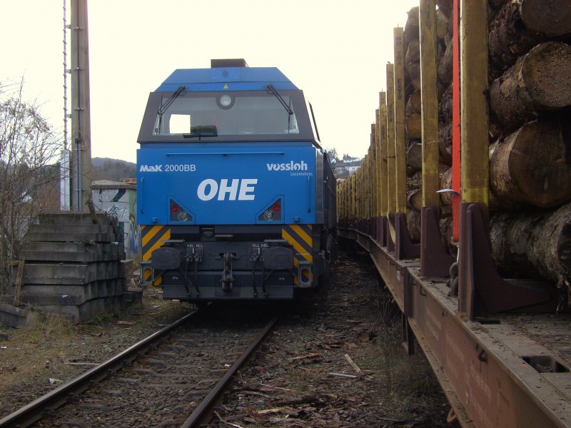 Mak 2000BB der OHE wartet in Arnsberg auf die Holzverladung.