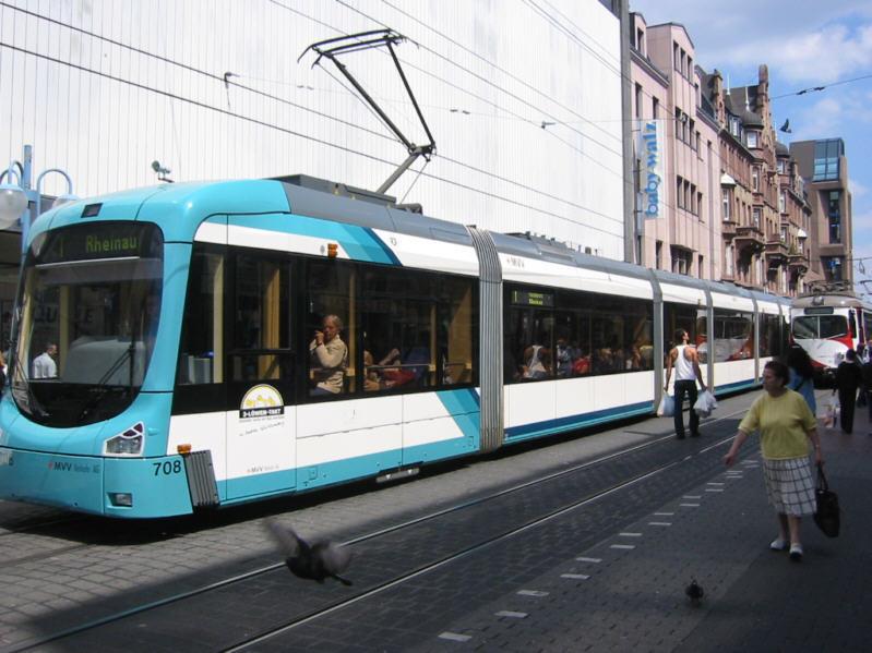 Mannheimer Straenbahn, aufgenommen am 29.05.2004 in der Innenstadt.
