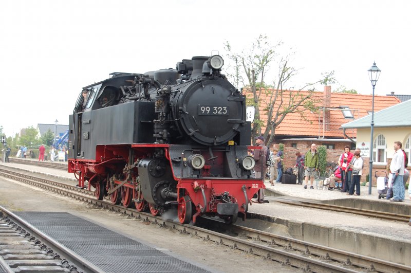 Am 11.07. im Bf K�hlungsborn-Ost begegnet mir die 99 323