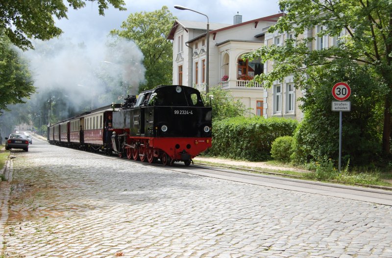 Am 11.07.09 ist die neue 99 2324 mit 6 Wagen