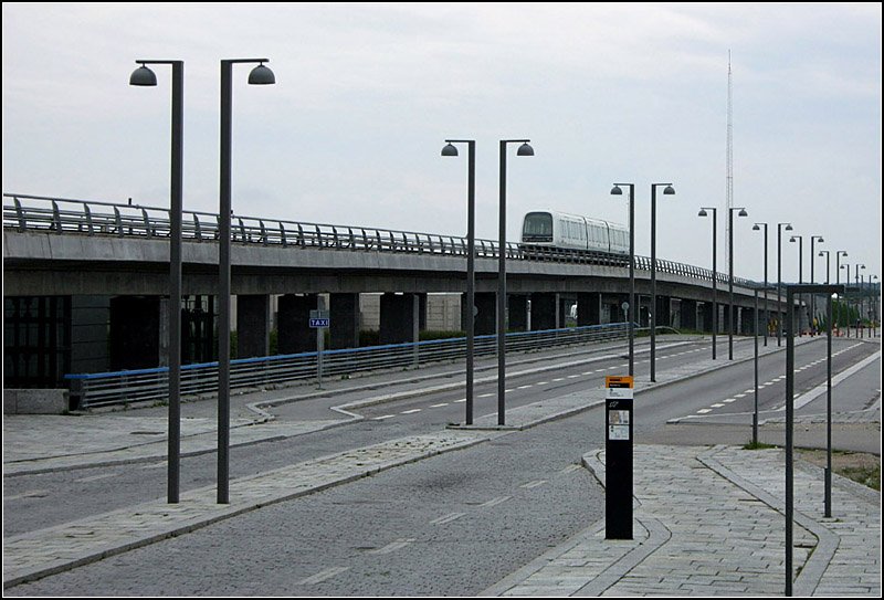 Linie M1, �restad. Hochtrasse s�dlich der Station �restad . 27.8.2006 (Matthias)