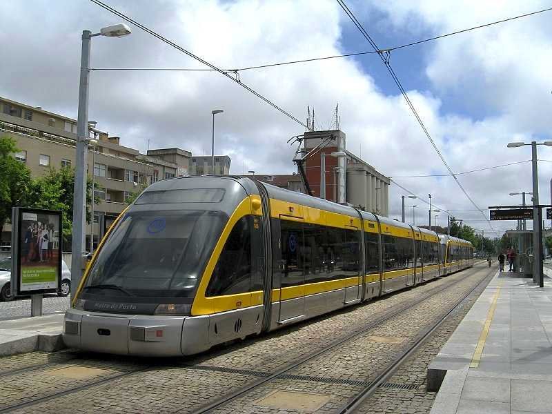 068 + 055 railcars in Senhora da Hora (11 May
