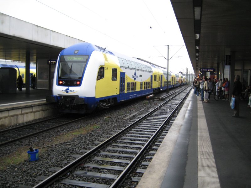 Der metronom nach G�ttingen steht in Hannover zur Abfahrt bereit.