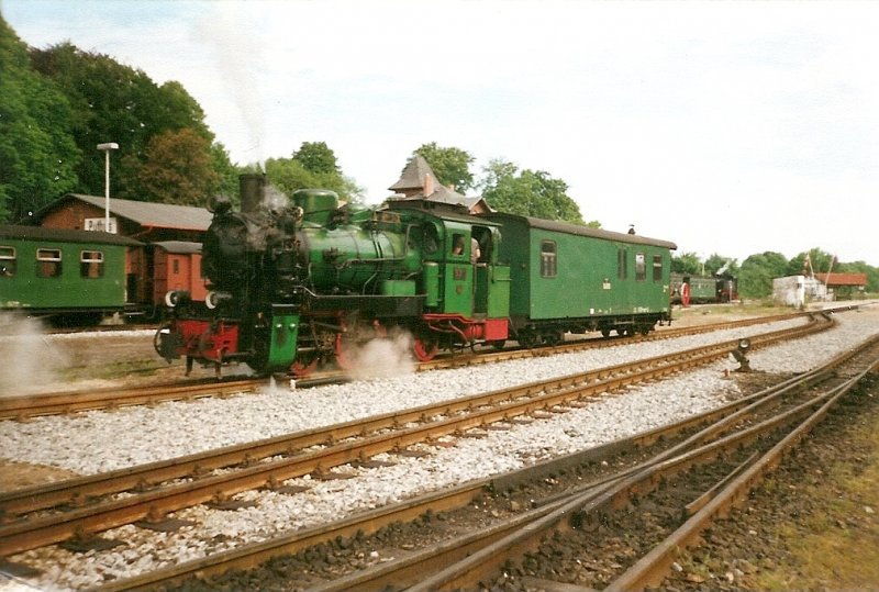 Mh53 bei Rangierarbeiten in Putbus im Juni 1999.