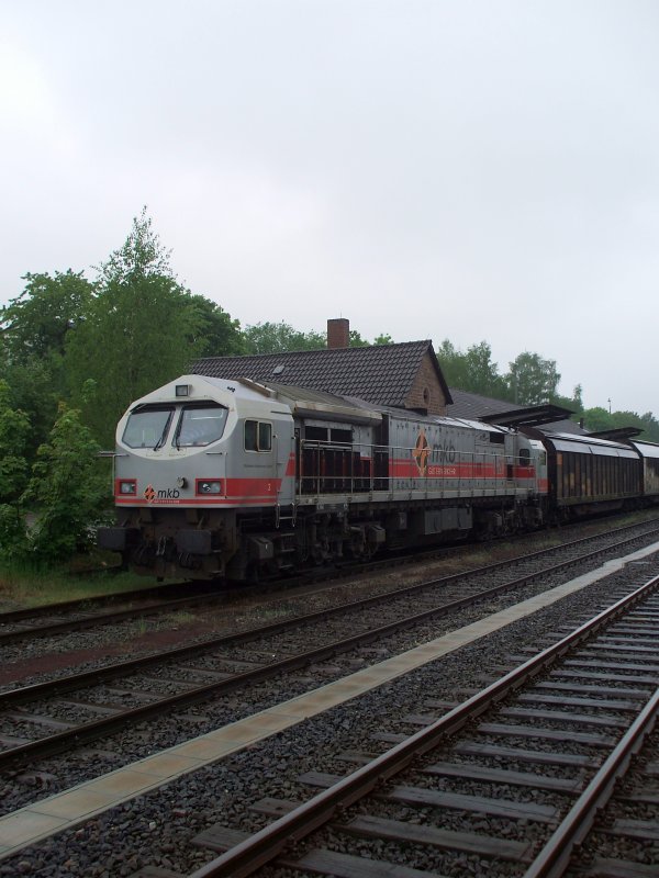 MKB V 20 steht am 17.5.2008 in Stadtoldendorf mit einem