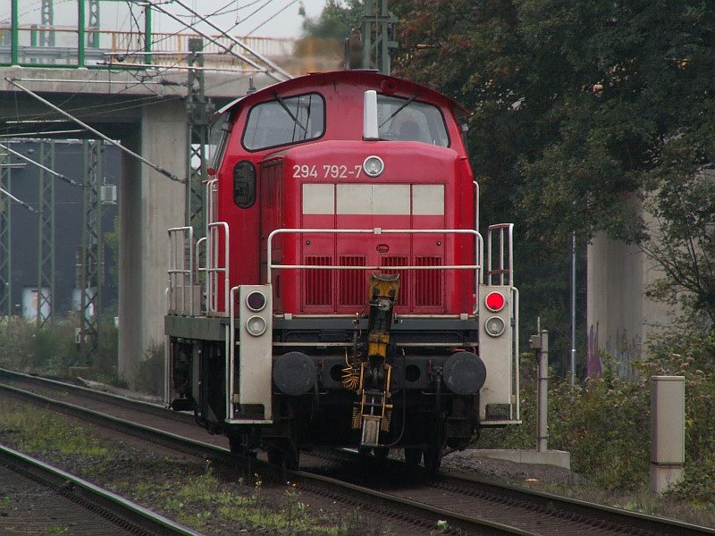 Mit einen defekten Rcklicht aber ordentlich  Speed  rauscht diese 294er in Ratingen an mir vorbei. Das Foto stammt vom 01.10.2007