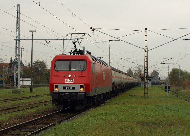 MEG 801 f�hrt am 14.10.08 durch den Bhf. Angersdorf richtung