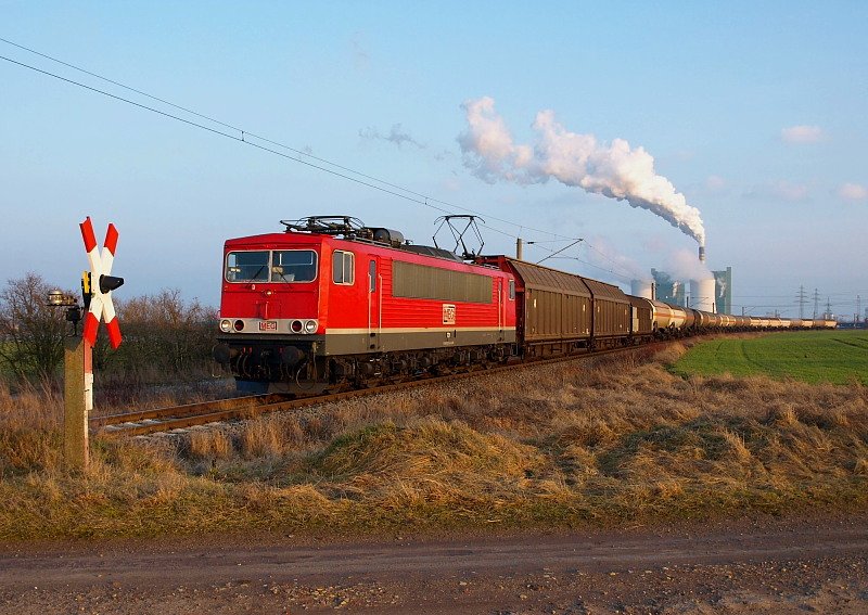 MEG 701 verl�sst am 3.3.09 mit dem Slusikilpendel Buna Werkbahnhof