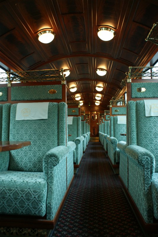 Gediegenes Reisen im Goldenpass Classic von Montreux nach Zweisimmen.
(1.10.2008) 