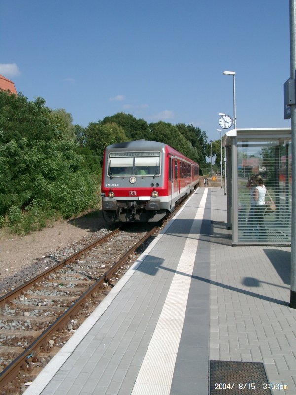 Zugeinfahrt aus Loburg im Bahnhof (oder was davon �briggeblieben ist)
