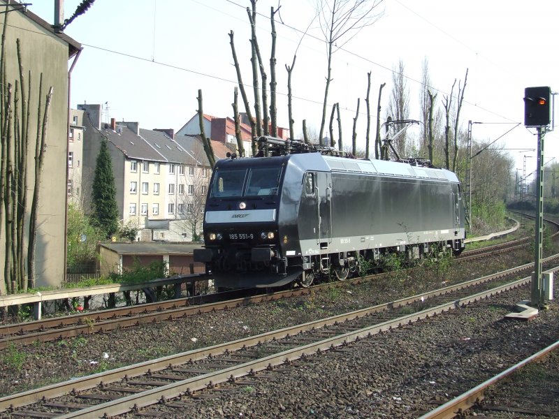 MRCE 185 551-9 vermietet an Veolia Cargo durchfhrt den Hp Bochum Hamme. 2.4.07