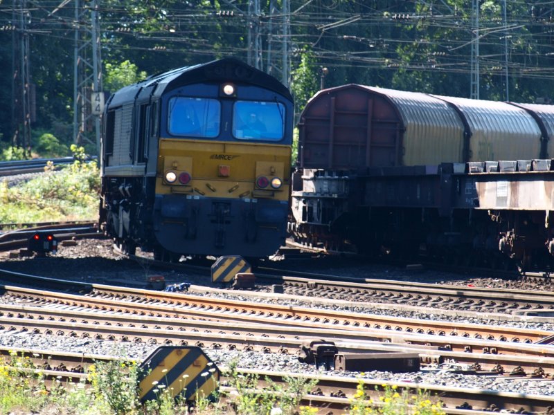 Eine Class66 der MRCE f�hrt unter der Br�cke Turmstrasse zum