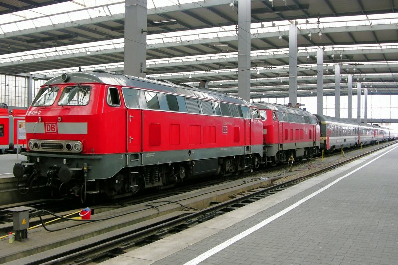 2 x 218 in Munich main station. 17.07.2009 (automatically translated,