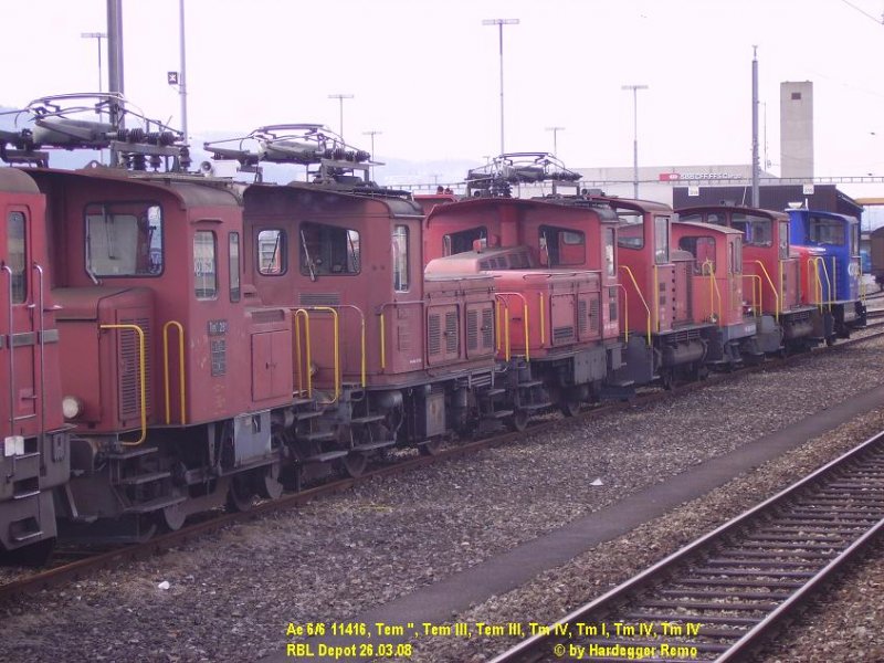 Munteres Durcheinander im RBL: Ae 6/6 11416, Tem , TemIII, TemIII, Tm IV, Tm I, Tm IV und Tm IV  Cargo-Look .
RBL Depot 26.03.08