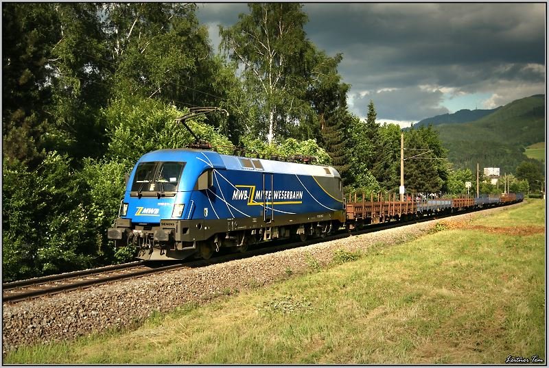 E-Lok 1116 911 MET continues with a empty train from