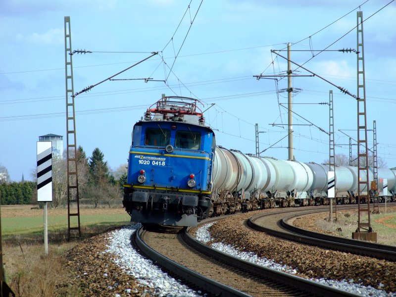 1020 041 der Mittelweserbahn am 28.03.2009 kurz nach Plattling! 