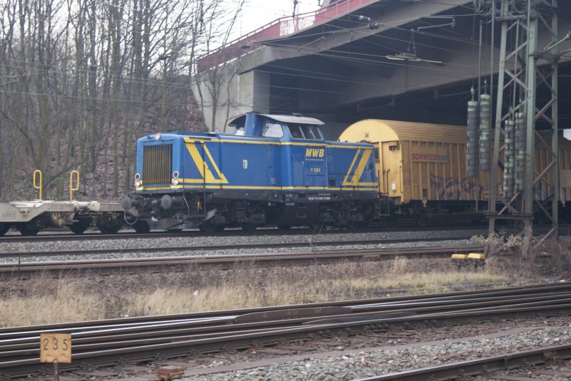 V1353 bei Hannover Bornum.Mit sich zog sie ein schweren Bauzug.Fotografiert