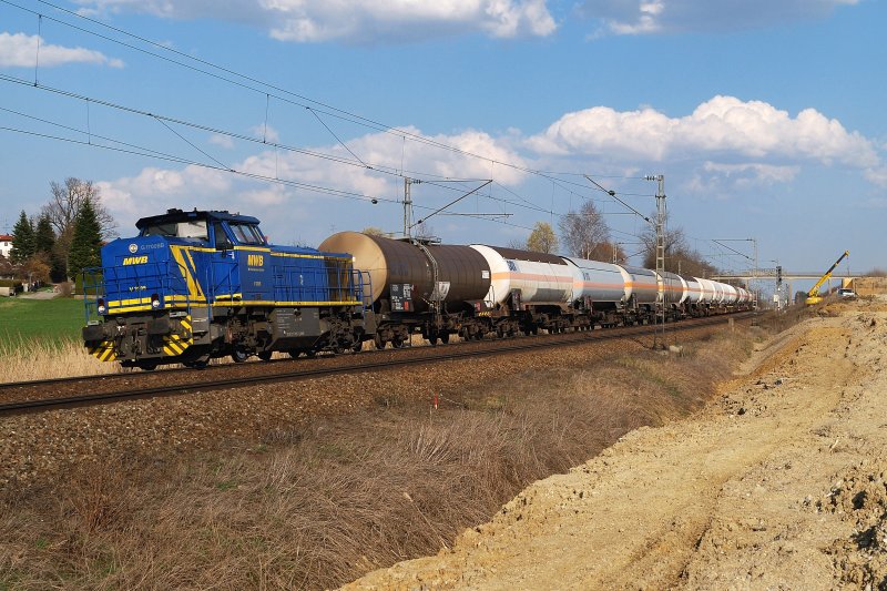V2305 der MWB mit Kesselzug bei Hattenhofen (07.04.2009) 
