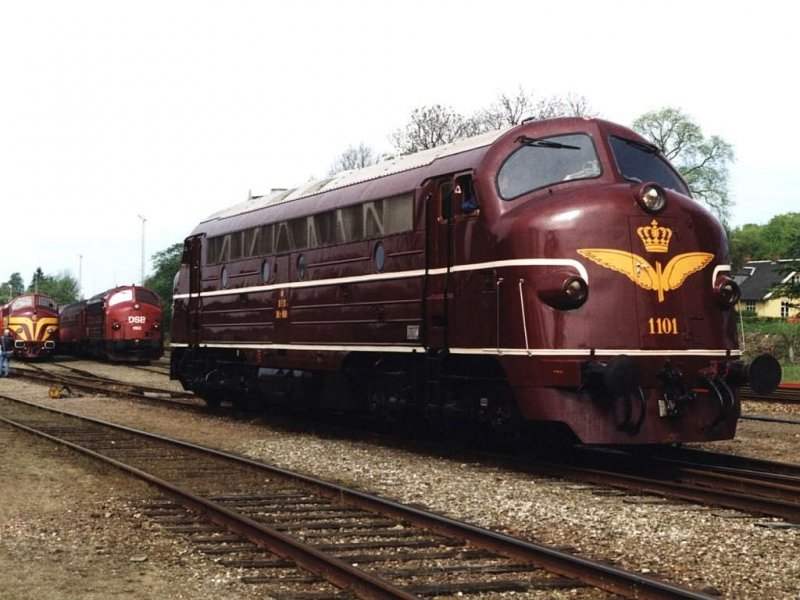 MY 1101 auf Bahnhof Randers am 15-5-1999. Bild und scan: