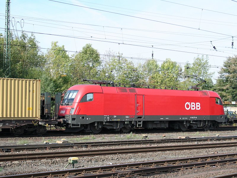 Nachdem 1116 133 gerade eingefahren war, kam berraschenderweise ein zweiter  sterreicher Stier  aus dem Bebraer Gterbahnhof ausgefahren: 1116 271. Beide Tauri drften Leihloks fr die DB sein.