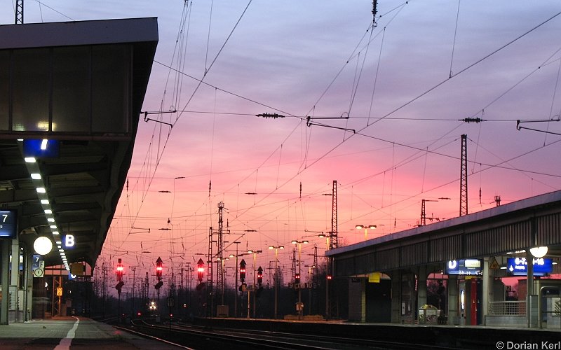 Evening mood in Oberhausen Hbf (24/11/2007) (automatically translated, Powered by
