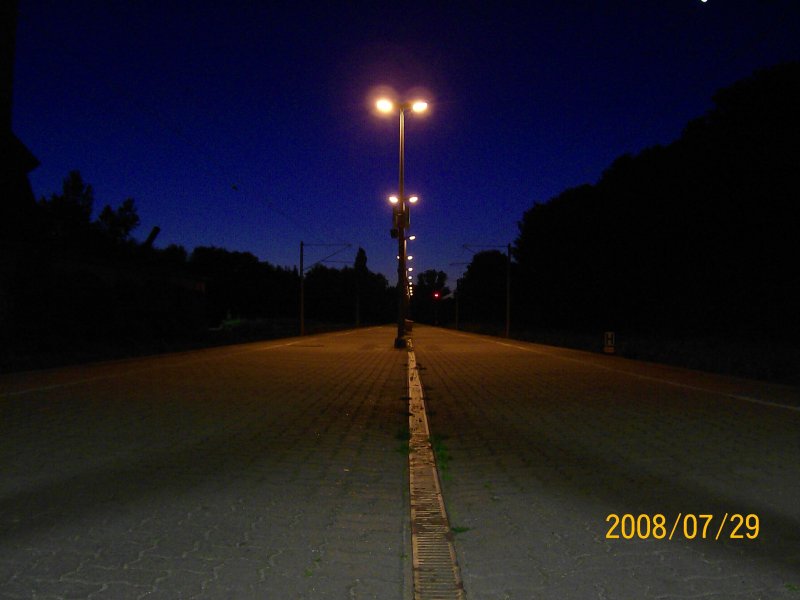 Bf Reinfeld (Holst.), 29.07.08, 4.20 Uhr, blick Richtung L�beck. 