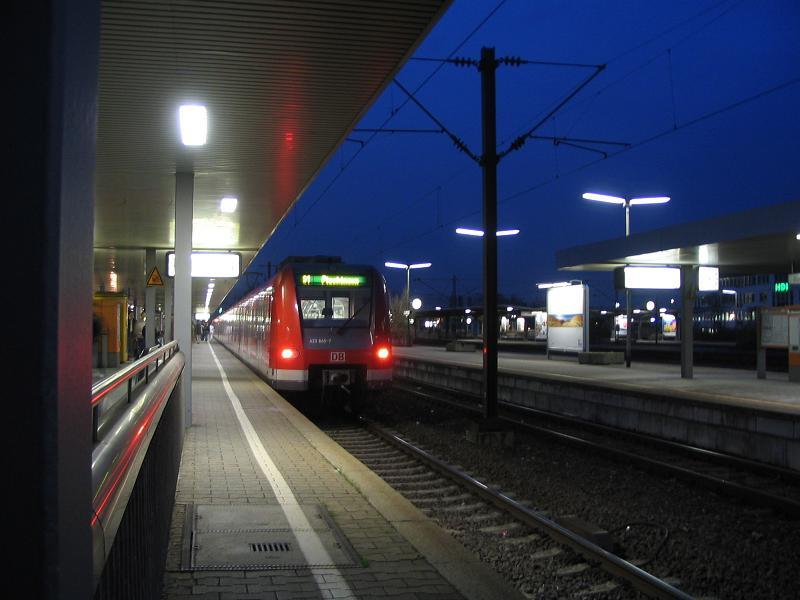 Nacht im Bahnhof Stuttgart-Bad Cannstatt, 22.3.2005 (Jonas) 