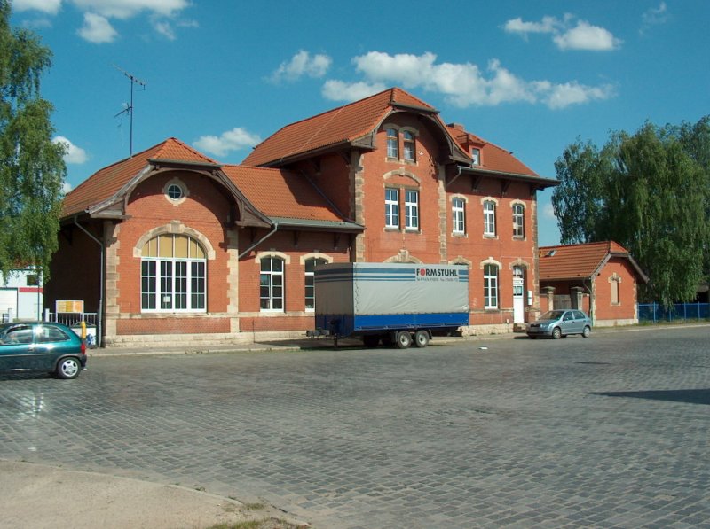 Der Bahnhofsvorplatz in Naumburg (Saale) Ost; 10.05.2008 