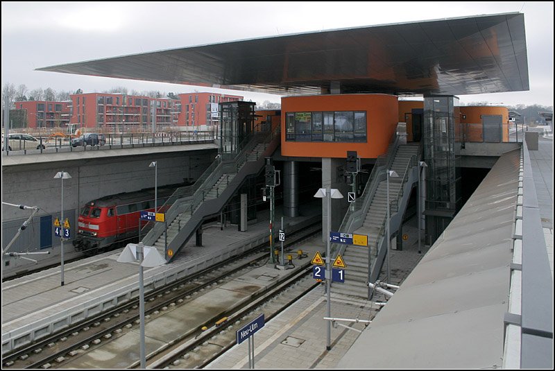 A floating roof over the station westichen Zuggangsbereich New Ulm.
