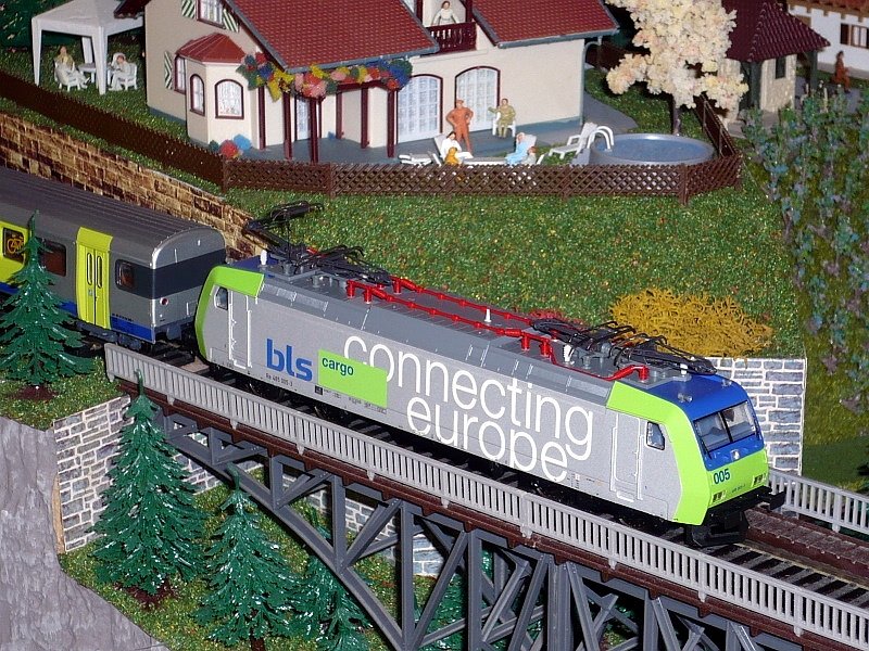 TRIX 22085, Modell der RE 485 005-3 von BLS Cargo,