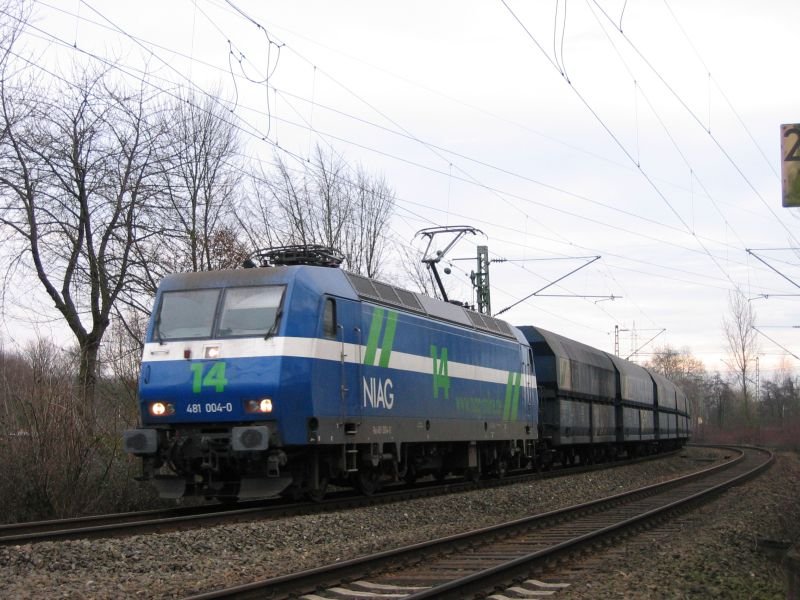 NIAG 481 004 0 mit Kohlezug

D�sseldorf am 04.01.08 