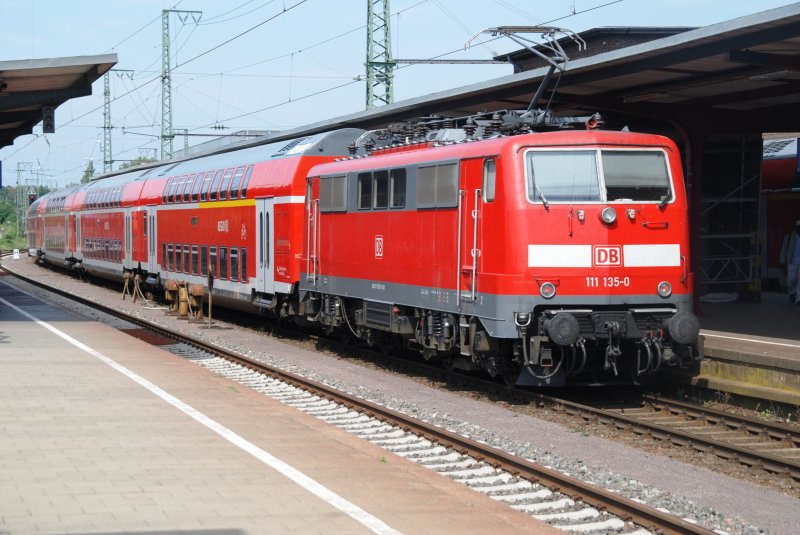 Rheine, 15.08.2009, 111-135-0 als Regionalexpress nach Emden Hbf 