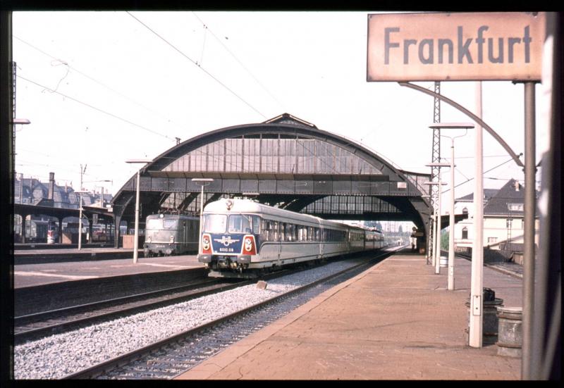 Noch heute besteht eine Direkt Verbindung Frankfurt a.M. - Wien. Dieser Zuglauf wird berwiegend mit sterreichischen Triebfahrzeugen betrieben hier als Johann Strau
