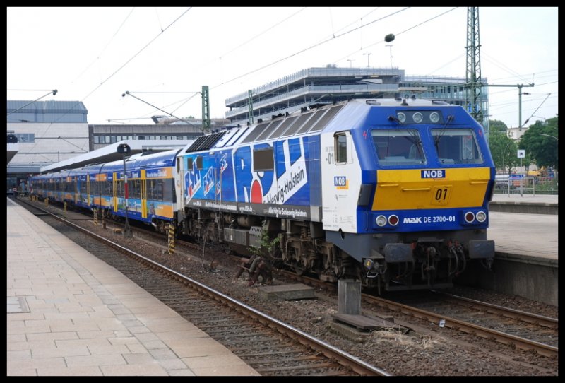 Die NOB-Bahn Steht Abfahrtbereit Im Bahnhof Hamburg-Altona Um Nach Westerland(Sylt)