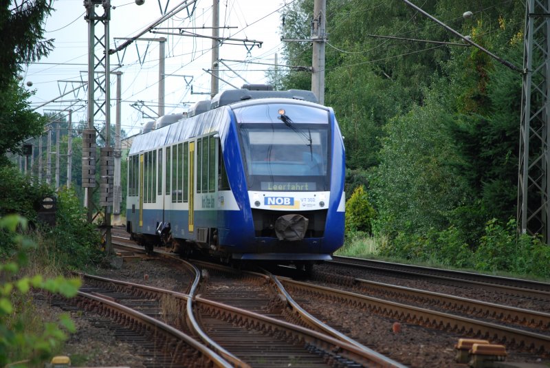 NOB Lint 41 (VT 302) bei der Durchfahrt von Elmshorn